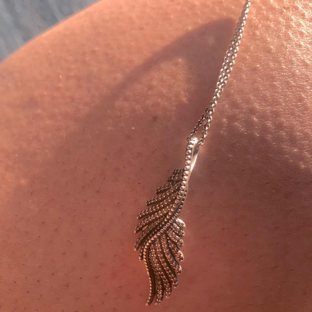 SILVER FEATHER NECKLACE